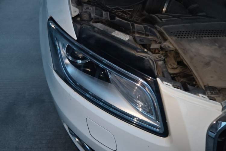 Used Audi Q5 2013 40 TFSI Ambition Right Front Headlight