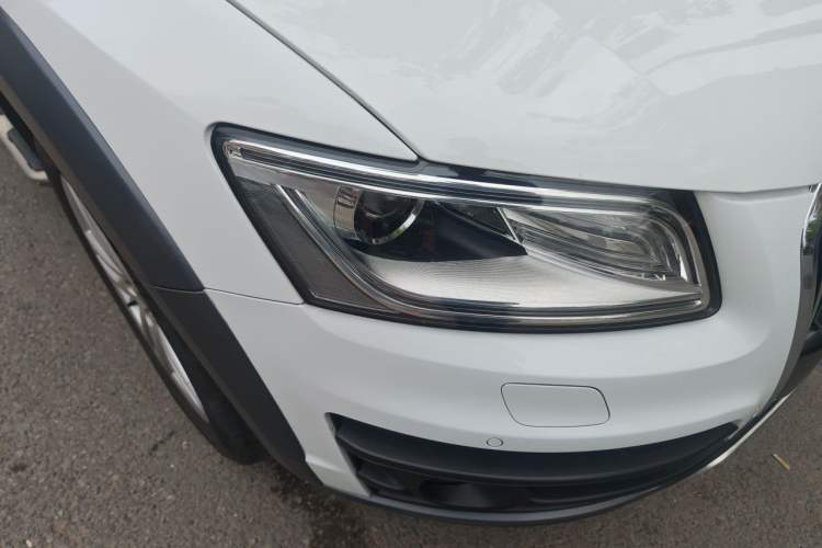 Used Audi Q5  Right Front Headlight