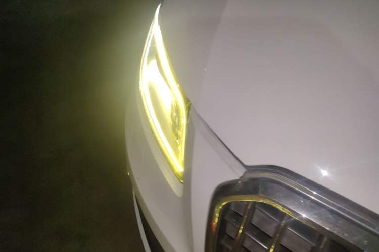 Used Audi Q5 2013 40 TFSI Ambition Right Front Headlight