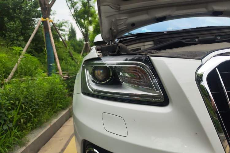 Used Audi Q5 2013 40 TFSI Ambition Right Front Headlight