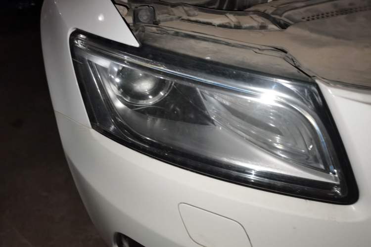 Used Audi Q5 2013 40 TFSI Ambition Right Front Headlight