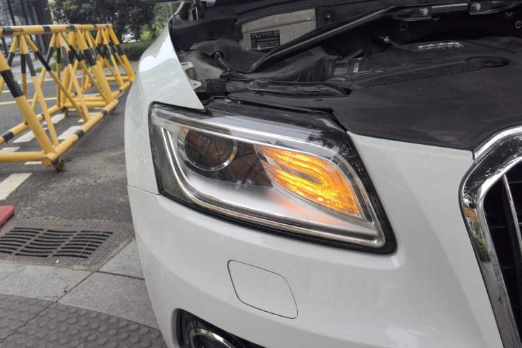 Used Audi Q5 2013 40 TFSI Ambition Right Front Headlight