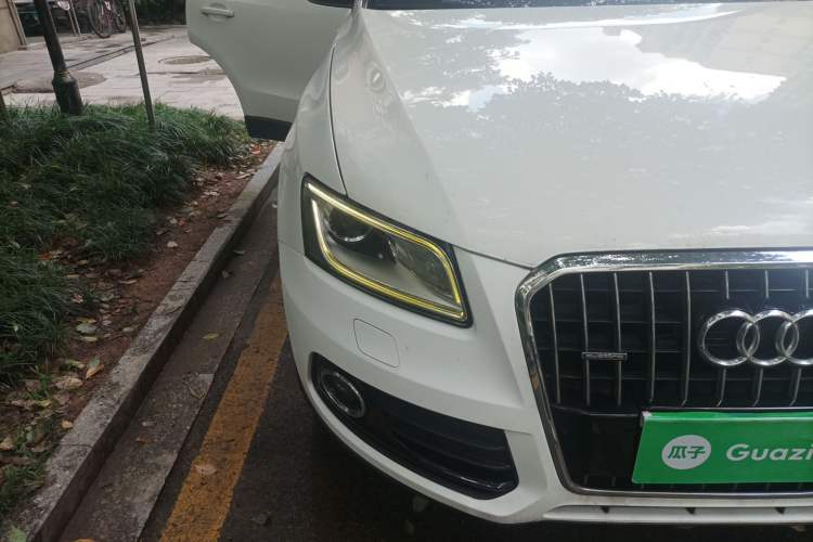 Used Audi Q5 2013 40 TFSI Ambition Right Front Headlight