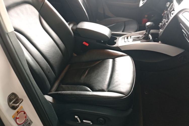 Used Audi Q5 2013 40 TFSI Technology Edition Right Front Seat