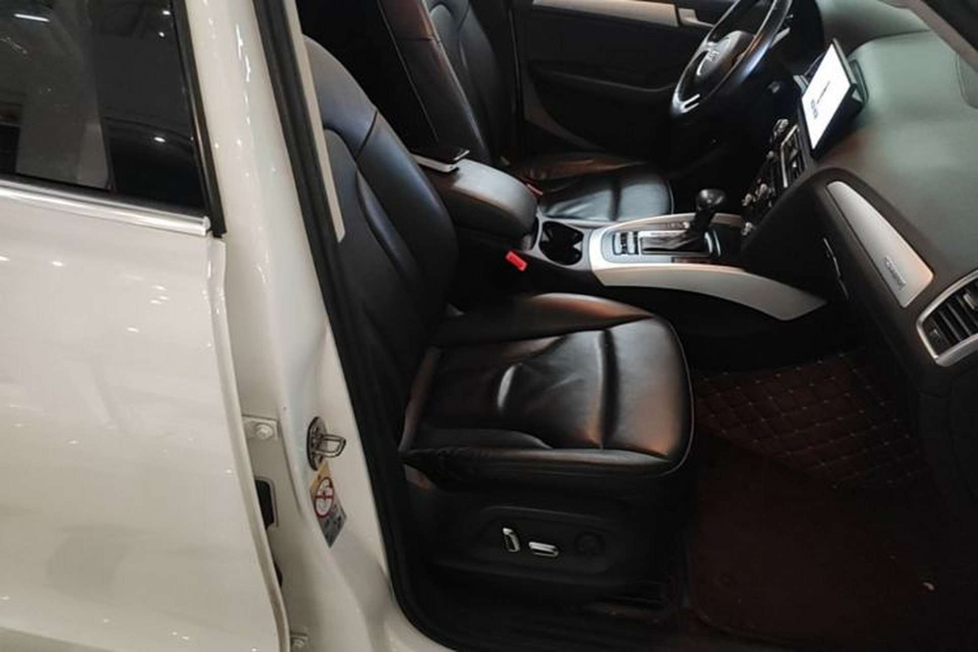 Used Audi Q5 2013 40 TFSI Technology Edition Right Front Seat