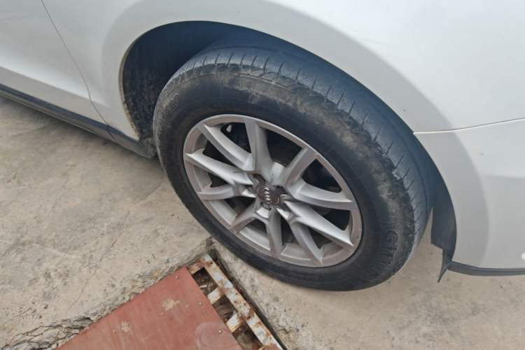 Used Audi Q5 2013 40 TFSI Ambition Right Front Wheel Hub