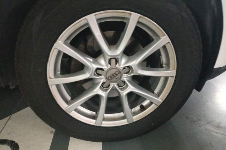 Used Audi Q5 2013 40 TFSI Ambition Right Front Wheel Hub