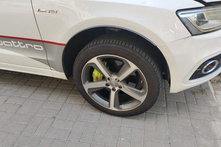 Used Audi Q5 2013 45 TFSI quattro Sport Edition Right Front Wheel Hub