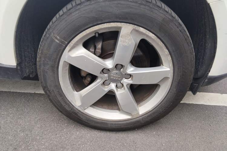 Used Audi Q5 2013 40 TFSI Comfort Edition Right Front Wheel Hub