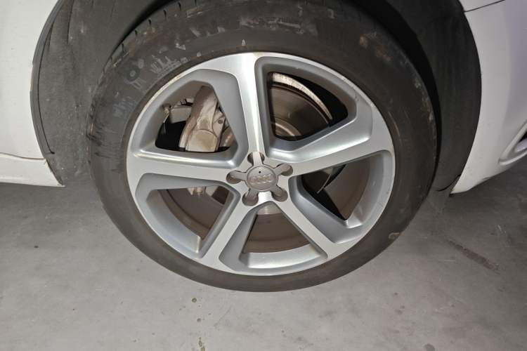 Used Audi Q5 2013 45 TFSI quattro Sport Edition Right Front Wheel Hub