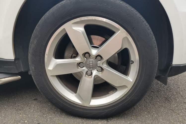 Used Audi Q5 2013 40 TFSI Comfort Edition Right Front Wheel Hub