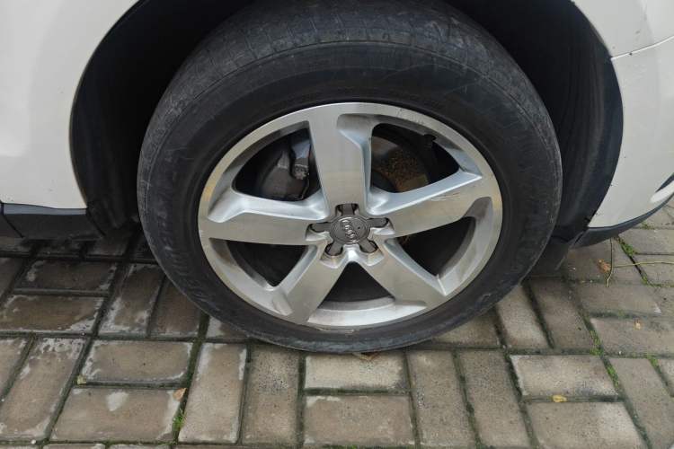 Used Audi Q5 2013 40 TFSI Comfort Edition Right Front Wheel Hub