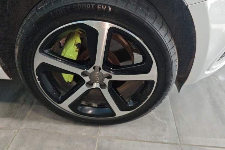 Used Audi Q5 2013 45 TFSI quattro Sport Edition Right Front Wheel Hub