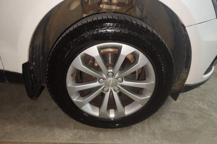 Used Audi Q5 2013 40 TFSI Technology Edition Right Front Wheel Hub