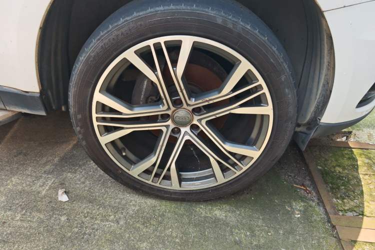Used Audi Q5 2013 40 TFSI Technology Edition Right Front Wheel Hub