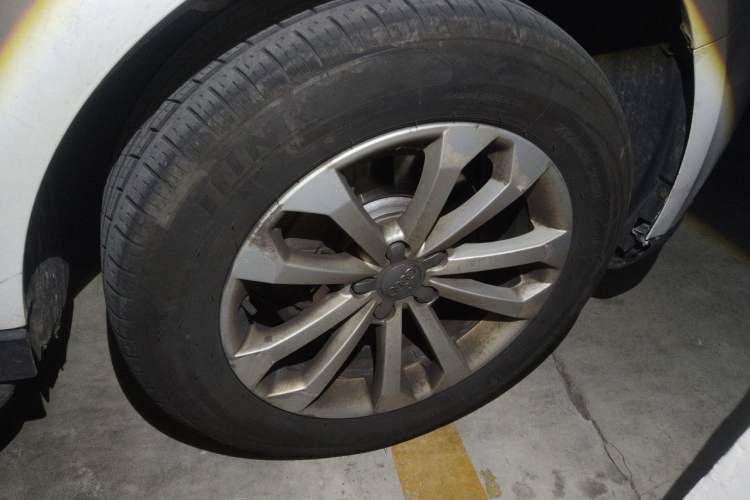 Used Audi Q5 2013 40 TFSI Technology Edition Right Front Wheel Hub