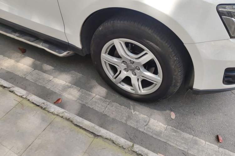 Used Audi Q5 2013 40 TFSI Technology Edition Right Front Wheel Hub