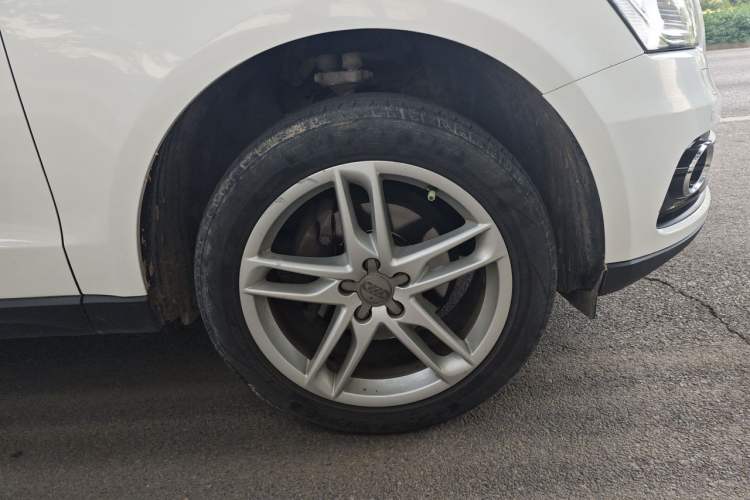 Used Audi Q5 2013 40 TFSI Technology Edition Right Front Wheel Hub