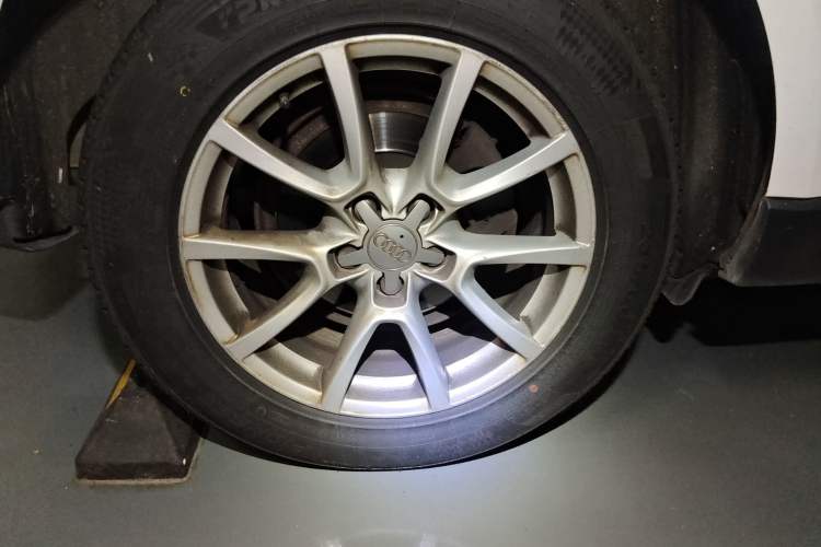 Used Audi Q5 2013 40 TFSI Ambition Right Front Wheel Hub