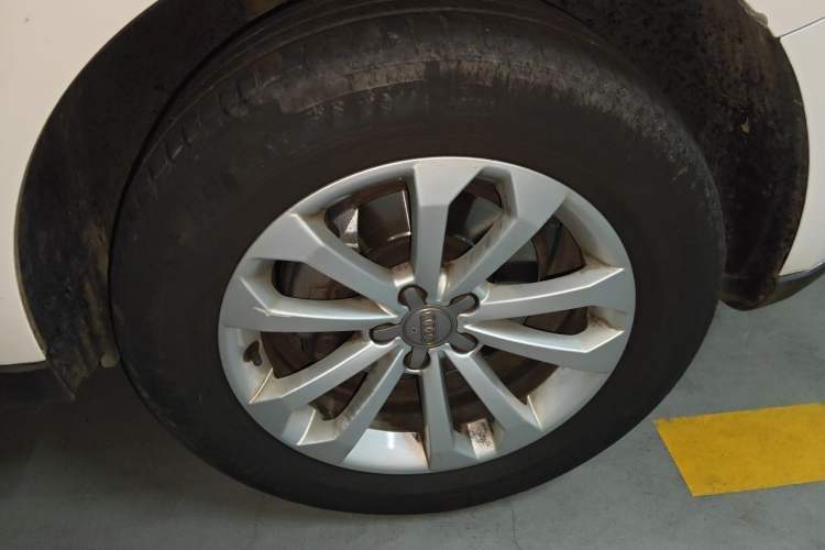 Used Audi Q5 2013 40 TFSI Technology Edition Right Front Wheel Hub