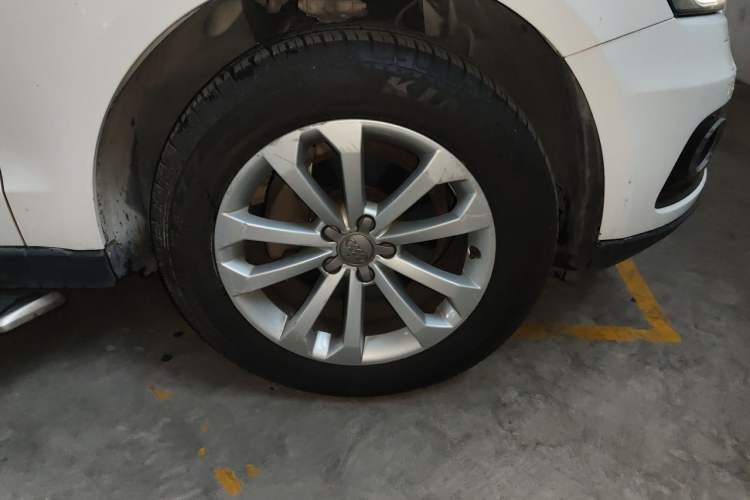 Used Audi Q5 2013 40 TFSI Technology Edition Right Front Wheel Hub