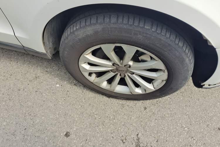 Used Audi Q5 2013 40 TFSI Technology Edition Right Front Wheel Hub