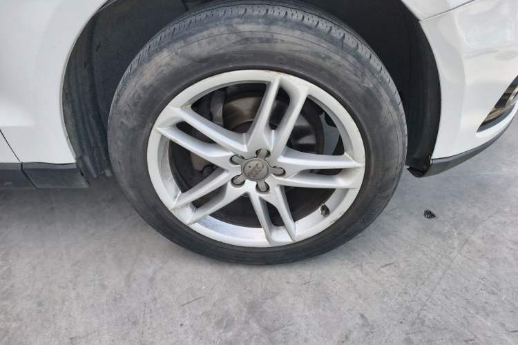 Used Audi Q5 2013 40 TFSI Technology Edition Right Front Wheel Hub