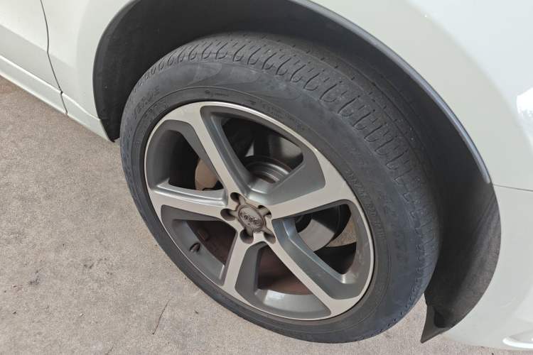 Used Audi Q5 2013 45 TFSI quattro Sport Edition Right Front Wheel Hub
