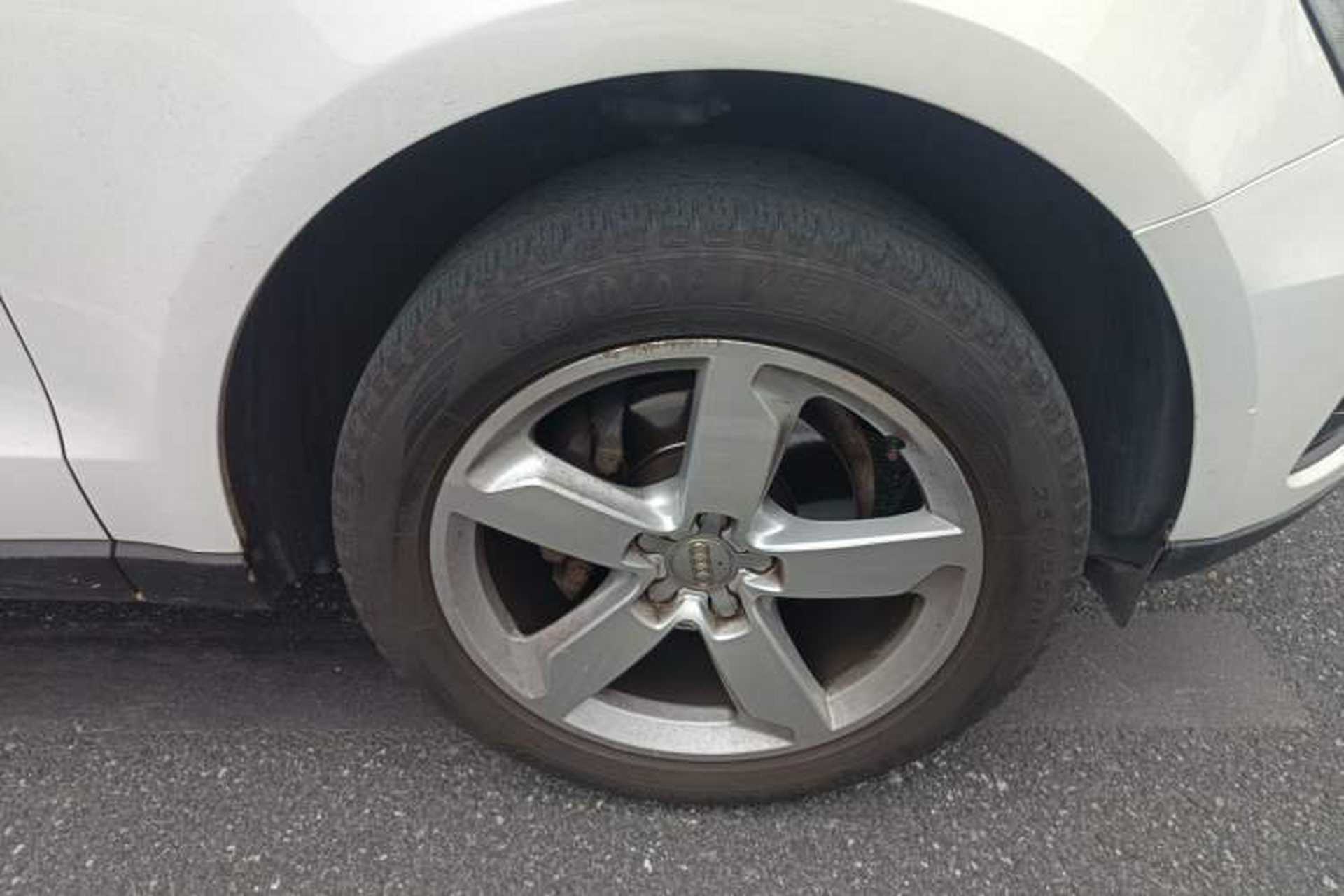 Used Audi Q5 2013 40 TFSI Comfort Edition Right Front Wheel Hub