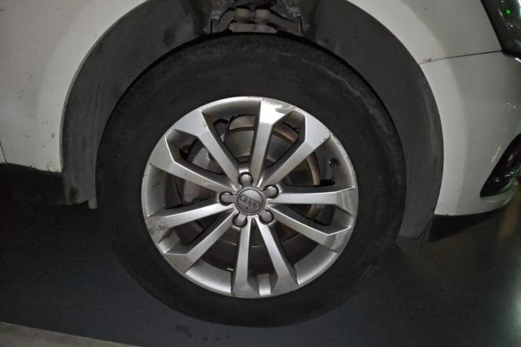 Used Audi Q5 2013 40 TFSI Technology Edition Right Front Wheel Hub