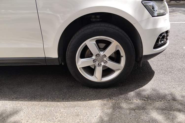 Used Audi Q5 2013 40 TFSI Comfort Edition Right Front Wheel Hub