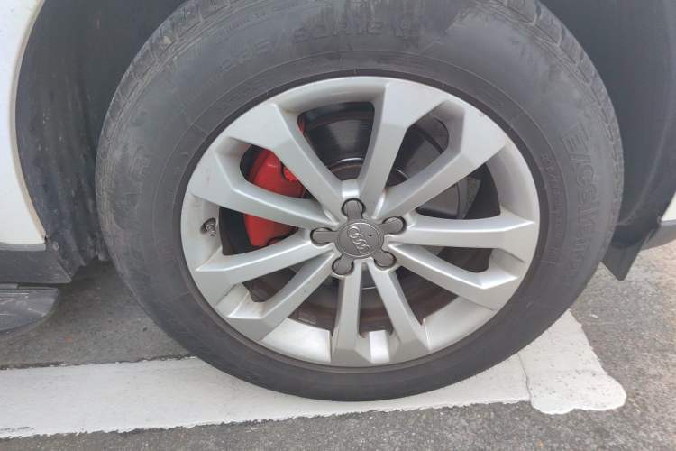 Used Audi Q5 2013 40 TFSI Technology Edition Right Front Wheel Hub