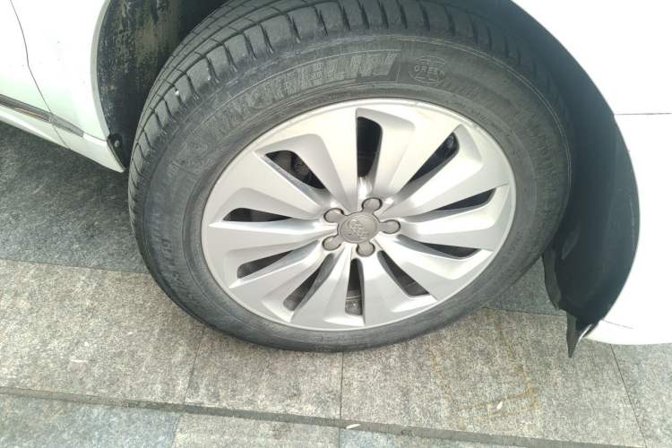 Used Audi Q5 2013 40 TFSI hybrid Right Front Wheel Hub