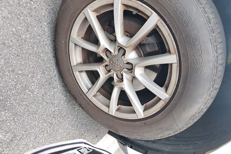 Used Audi Q5 2013 40 TFSI Ambition Right Front Wheel Hub