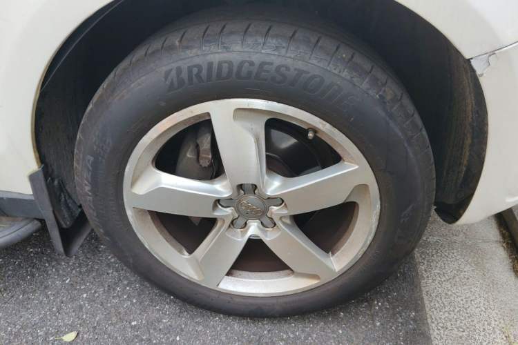 Used Audi Q5 2013 40 TFSI Comfort Edition Right Front Wheel Hub