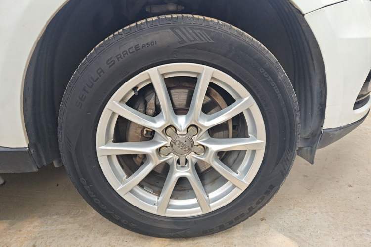 Used Audi Q5 2013 40 TFSI Ambition Right Front Wheel Hub