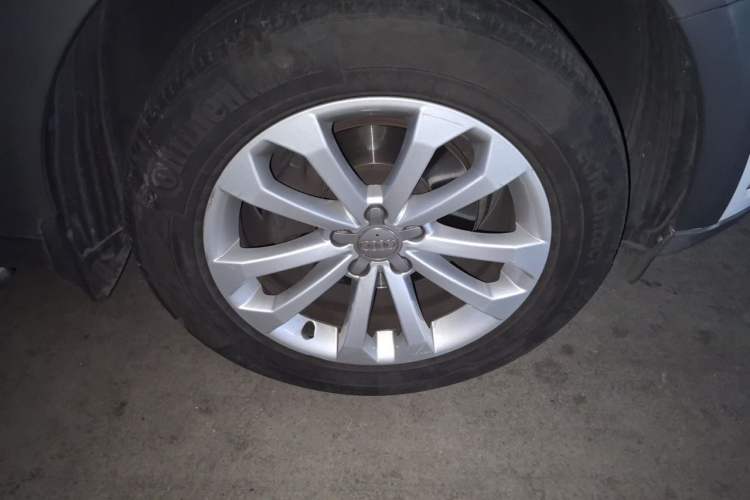 Used Audi Q5 2013 40 TFSI Technology Edition Right Front Wheel Hub