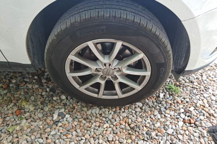 Used Audi Q5 2013 40 TFSI Ambition Right Front Wheel Hub