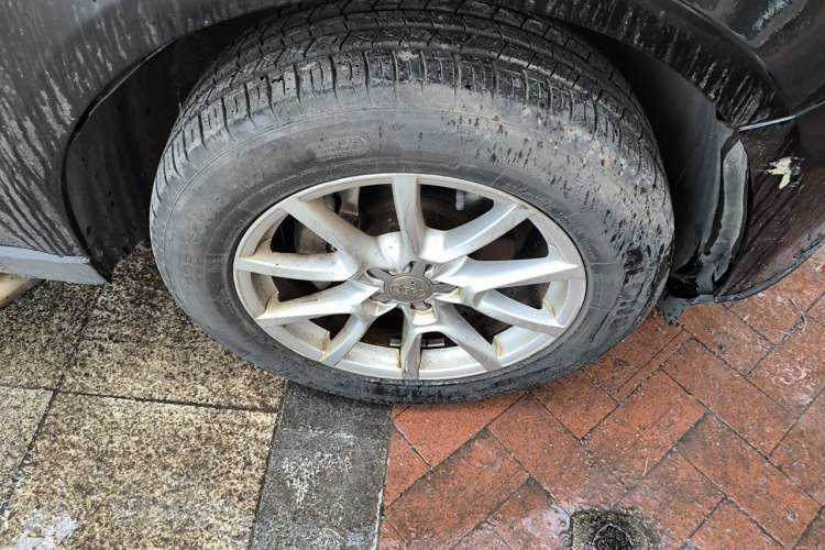 Used Audi Q5 2013 40 TFSI Ambition Right Front Wheel Hub