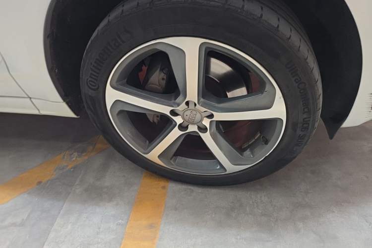 Used Audi Q5 2013 45 TFSI quattro Sport Edition Right Front Wheel Hub