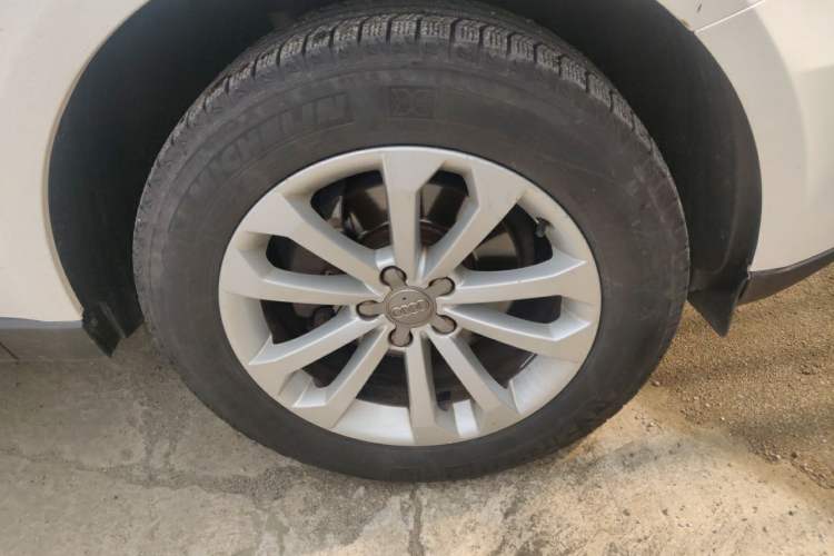 Used Audi Q5 2013 40 TFSI Technology Edition Right Front Wheel Hub