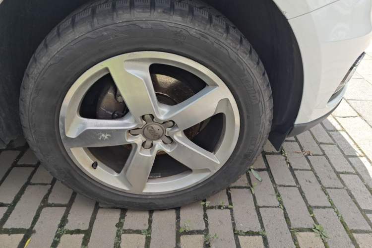 Used Audi Q5 2013 40 TFSI Comfort Edition Right Front Wheel Hub