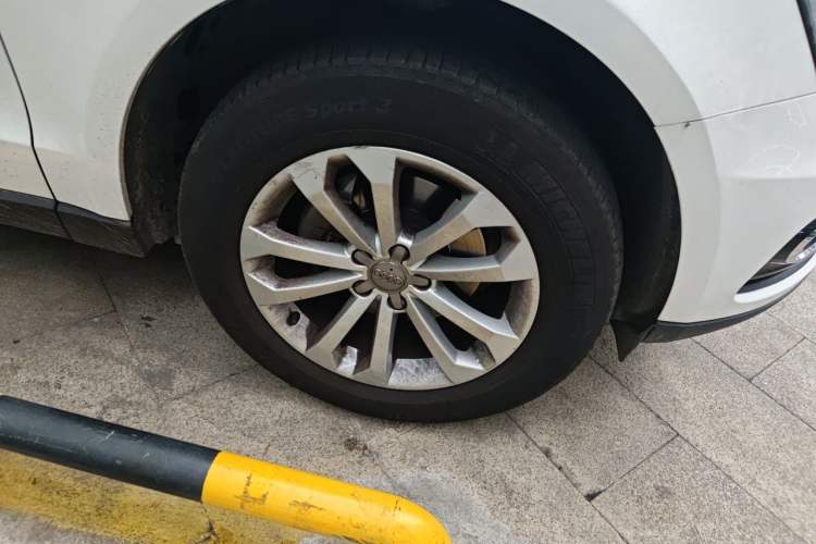 Used Audi Q5 2013 40 TFSI Ambition Right Front Wheel Hub