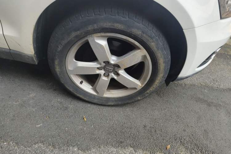 Used Audi Q5 2013 40 TFSI Comfort Edition Right Front Wheel Hub