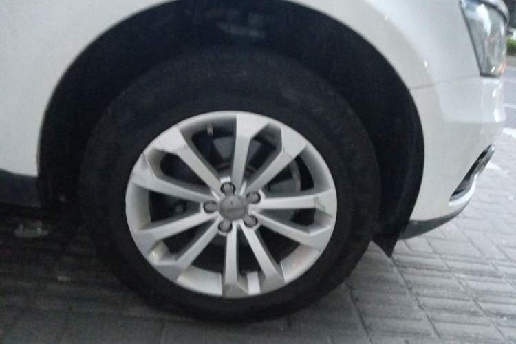 Used Audi Q5 2013 40 TFSI Technology Edition Right Front Wheel Hub