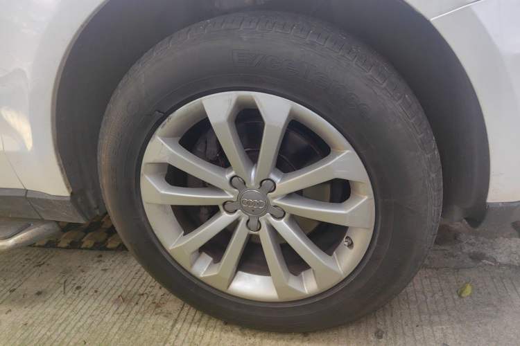Used Audi Q5 2013 40 TFSI Technology Edition Right Front Wheel Hub