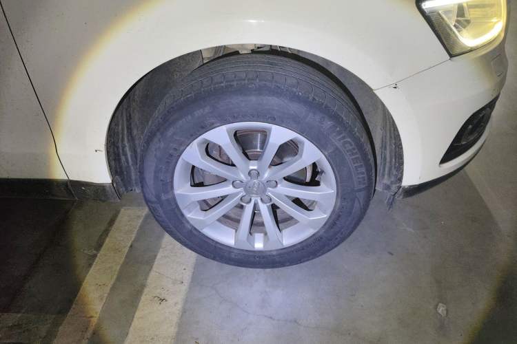 Used Audi Q5 2013 40 TFSI Technology Edition Right Front Wheel Hub