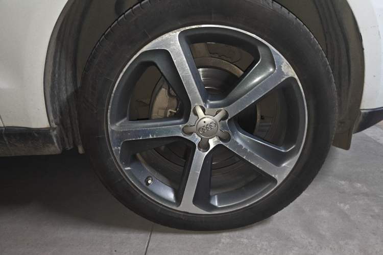 Used Audi Q5 2013 40 TFSI Comfort Edition Right Front Wheel Hub