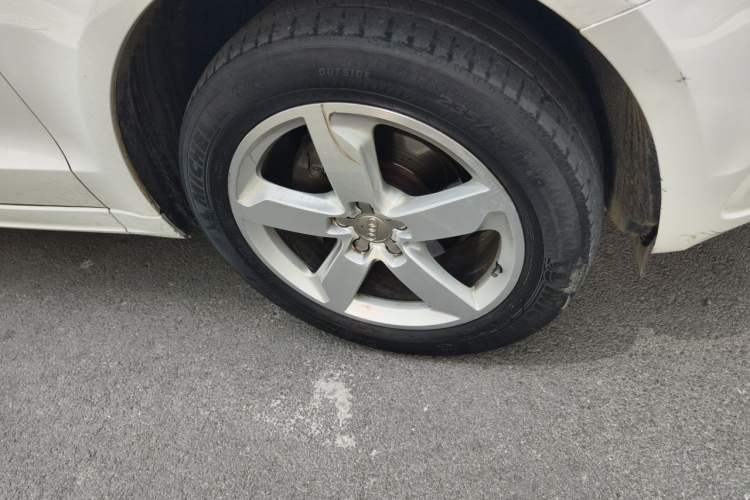 Used Audi Q5 2013 40 TFSI Comfort Edition Right Front Wheel Hub