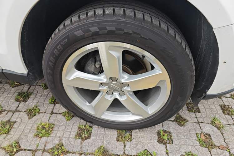 Used Audi Q5 2013 40 TFSI Comfort Edition Right Front Wheel Hub